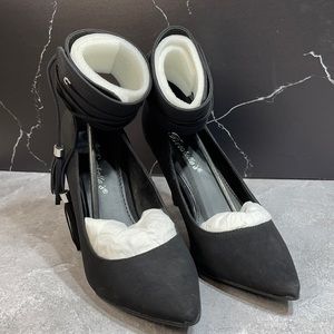 Breckelle’s Liane-12 Black Size 6.5m